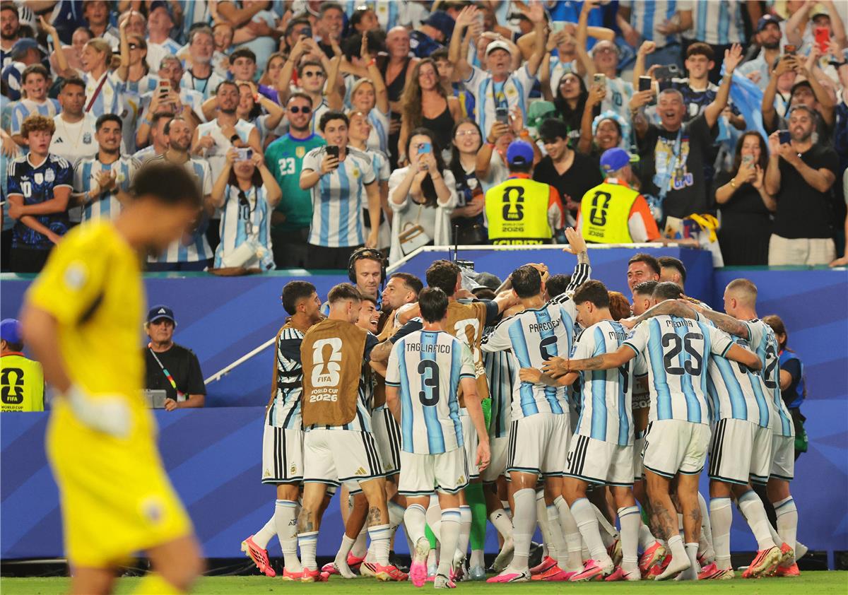 وفاة مشجع أرجنتيني خلال احتفالات الفوز على مصر في كأس العالم