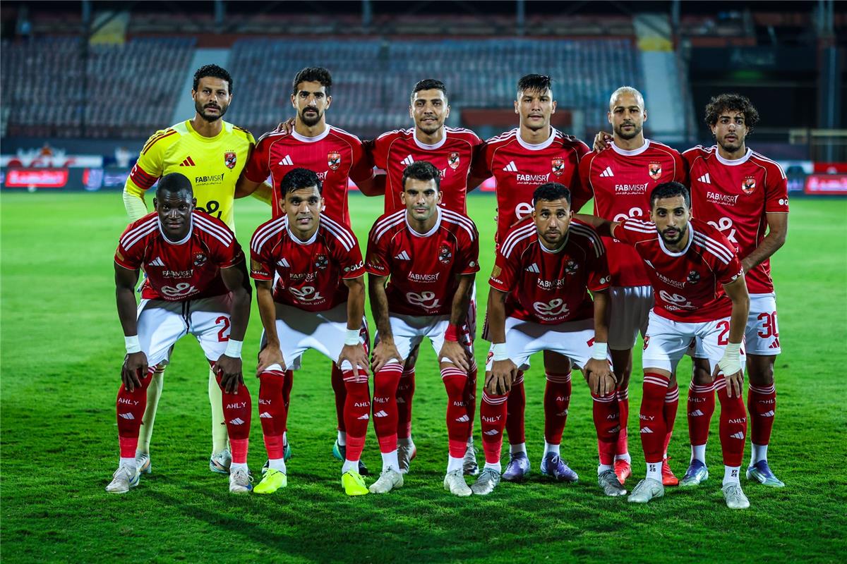 شوبير: الأهلي يفاوض مهاجمين أجنبيين.. وصفقة دفاعية