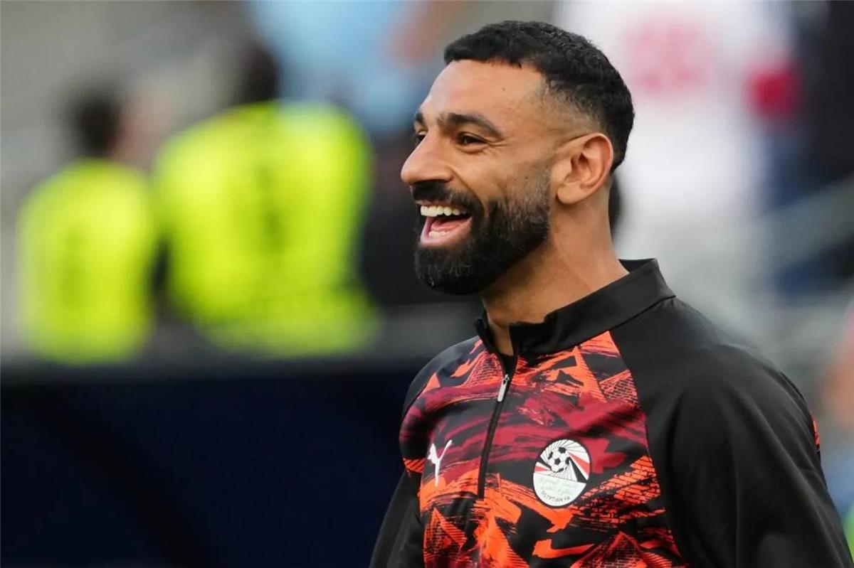 رامي عباس يثير الغموض بصورتين.. هل يقصد مستقبل محمد صلاح؟