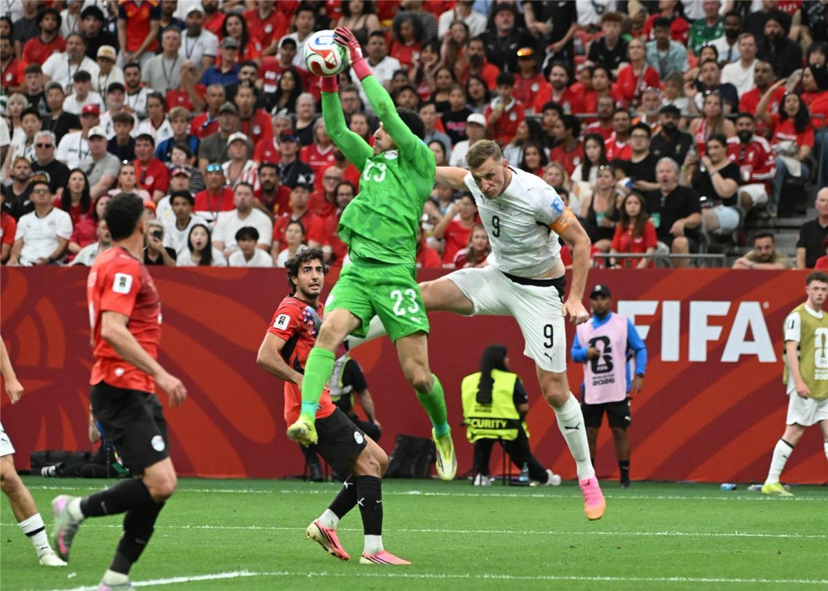 مصطفى شوبير يعلن موقفه من الرحيل عن الأهلي.. والدوري الذي يتمنى الانضمام إليه