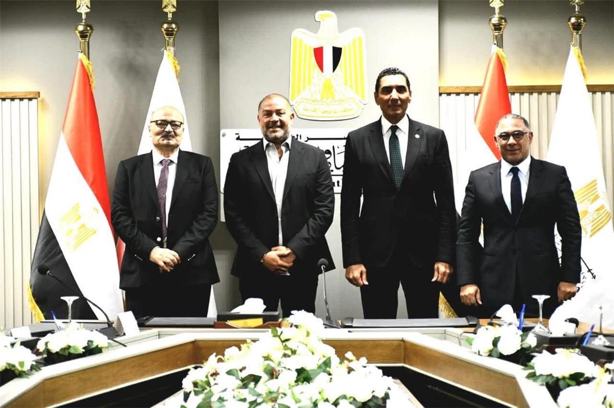تمهيدًا للدمج.. وزير الرياضة ورئيس الرابطة يشهدان توقيع اتفاقية بين 4 أندية