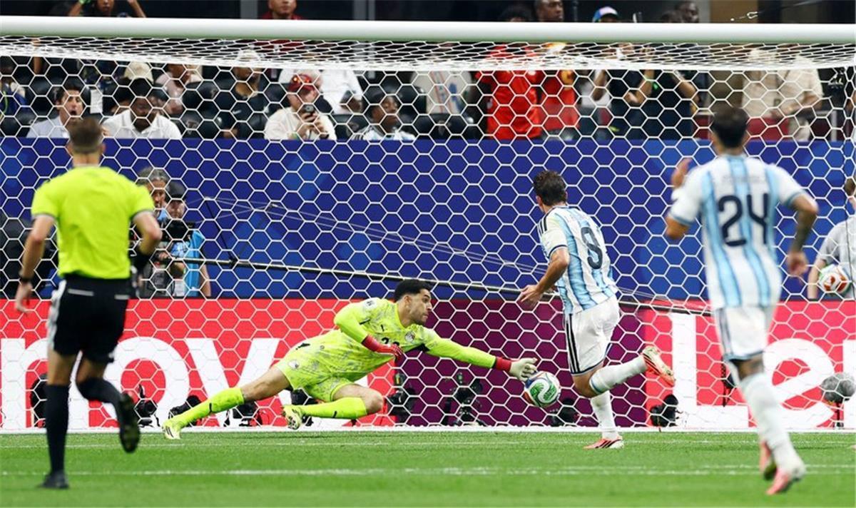 حارس ألمانيا السابق لـ شوبير: كنت نجمًا ساطعًا في كأس العالم.. ومصر تفوقت علينا