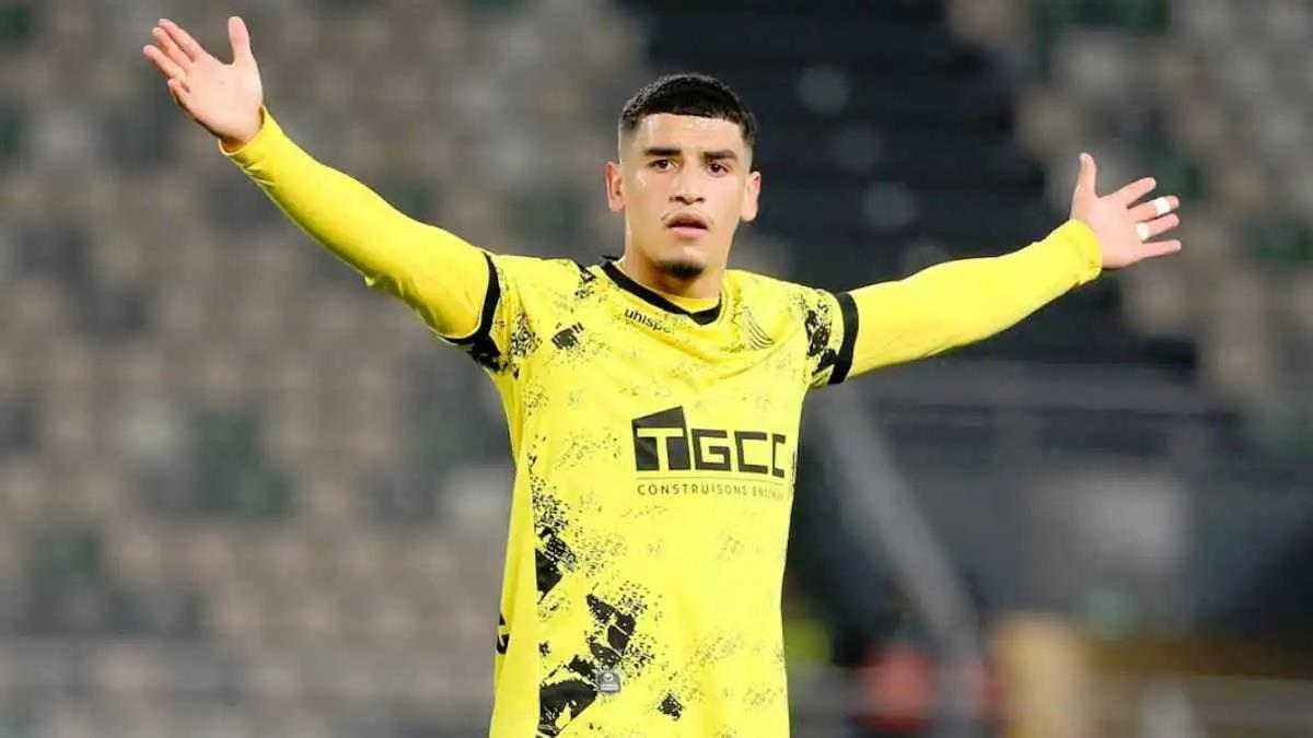 المغرب الفاسي يرد على أنباء مفاوضات الأهلي مع سفيان بنجديدة