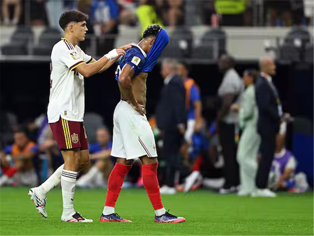 عريضة مشجعين فرنسيين تطالب بإعادة مباراة إسبانيا في نصف نهائي كأس العالم