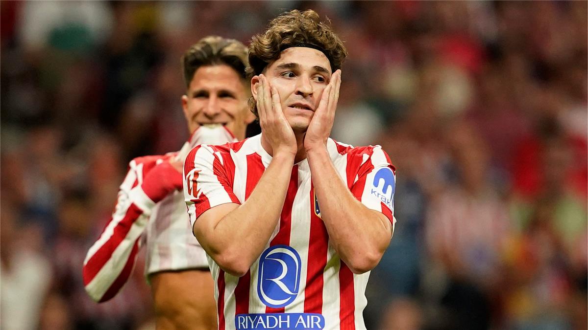 برشلونة يتخذ موقفًا بعد هجوم أتلتيكو مدريد الجديد بسبب ألفاريز