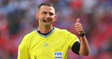 الإنجليزي مايكل أوليفر حكمًا لمباراة المغرب وكندا في ثمن نهائي المونديال