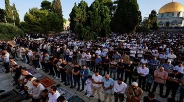 65 ألف مصل يؤدون الجمعة في المسجد الأقصى وباحاته