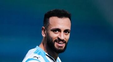 بيراميدز يعرض مروان حمدى للبيع بقرار فنى