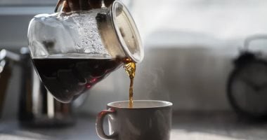 دراسة: تناول القهوة باعتدال يدعم صحة القلب والإفراط فى الكافيين يسبب أضرارا