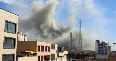 أهم الأخبار العالمية والعربية حتى منتصف الليل.. ترامب يجمد خطط الضربات ضد إيران بالتزامن مع وساطة عمانية.. إعادة فتح منفذ العبدلى الكويتي مع العراق وقطر تستأنف الملاحة البحرية.. تفجيرات إسرائيلية بجنوب لبنان