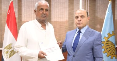 محافظ الغربية يسلم 26 عقد تقنين لأراضي أملاك الدولة للمستفيدين