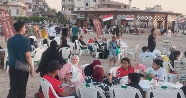 أعلام مصر وشاشات عرض بطول الشاطئ.. رأس البر تستعد لمتابعة مبارة المنتخب