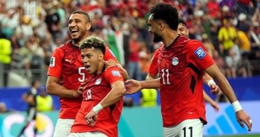 إمام عاشور يسجل هدف تقدم مصر على أستراليا من ضربة رأس فى الدقيقة 13.. صور