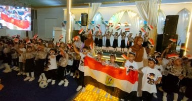 أطفال الأقصر يحتفلون على طريقتهم بصعود مصر لدور الـ16 بكأس العالم.. صور