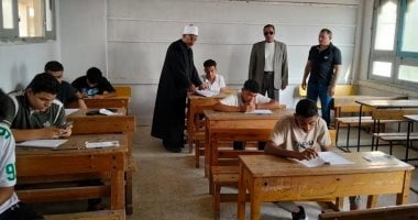 رئيس منطقة الإسماعيلية الأزهرية يتفقد امتحانات الثانوية بلجنة فتيات أبو خروع