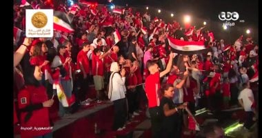 احتفالات فى الفان زون بعد تأهل منتخب مصر لدور الـ16 بكأس العالم.. صور