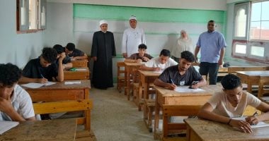 هدوء والتزام داخل لجان الثانوية الأزهرية بالإسماعيلية أثناء امتحان البلاغة