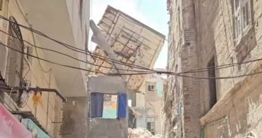 تضامن الإسكندرية: 27 أسرة متضررة من انهيار عقار الجمرك وجارى تقديم المساعدات