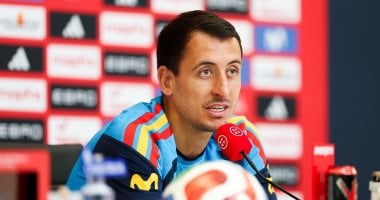 ميكيل أويارزابال.. نجم بعيد عن الأضواء يقود إسبانيا بأسلوب «مضاد لرونالدو»