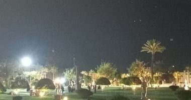إسكندرية مش بحر وبس.. إقبال كبير على حدائق أنطونيادس ليلا فى الصيف.. الزائرون يستمتعون بالمساحات الخضراء ونسيم الليل بعد الغروب وجولة ممتعة بالطفطف.. ولا يفوتك زيارة حديقة الديناصورات والصوبة الملكية.. صور