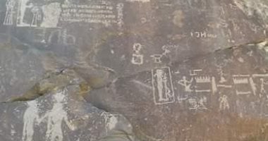 حكاية الأبراج الفرعونية الإرشادية بطريق القصير قفط.. شيدها القدماء المصريين للوصول للبحر من خلالها.. دونوا رحلاتهم أثناء مرورهم بأقدم ممر جبلى منذ آلاف السنين ووثقوها على 2340 نقشا بالصخور.. صور
