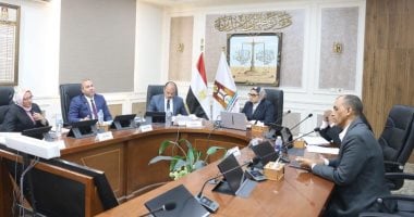 محافظ الوادي الجديد تترأس لجنة اختبار المتقدمين لوظائف مديري عموم الديوان