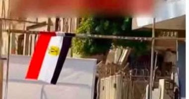 ضبط صاحب مقهى بأكتوبر افترش الرصيف بالكراسي أثناء إذاعة مباراة