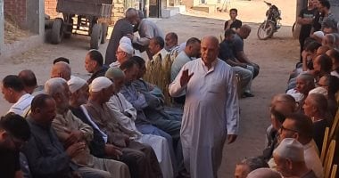والد محمد صلاح يتلقى واجب العزاء فى وفاة عمة اللاعب بمسقط رأسه.. فيديو