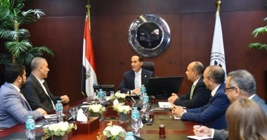 الرئيس التنفيذي للهيئة العامة للاستثمار يلتقي مسؤولي “جارديان جلاس”