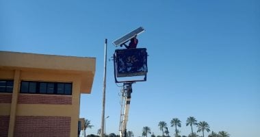تشغيل أعمدة إنارة بالطاقة الشمسية بمحطات المياه والصرف في محافظات القناة