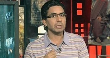 كوميديا سوداء.. حكاية «الذراع».. كيف تحول الهارب محمد ناصر من كومبارس خارج الكادر إلى بوق مأجور؟.. رحلة البحث عن الشهرة انتهت على منصات التحريض بصوت مرتفع ودور مرسوم وسيناريو يكتبه الممول حتى إسدال الستار