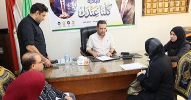 محافظ المنوفية يلتقى بـ200 مواطن خلال يوم كامل لبحث الشكاوى