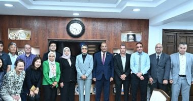 محافظ الوادى الجديد تبحث مستجدات مشروع إدارة موارد المياه واستخدامات الأراضى