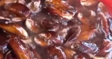 بلح البحر والبقلويز.. وجبة الخميس التى يعشقها الدمايطة.. فيديو