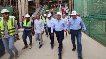 ​كامل الوزير يتفقد موقع عمل الخط الأول للقطار الكهربائي السريع من مطروح