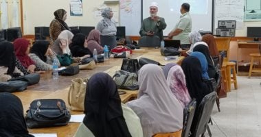 رئيس منطقة سوهاج الأزهرية يتفقد برنامج تدريب معلمات رياض الأطفال