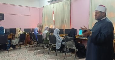 رئيس منطقة أسوان الأزهرية يتابع تدريب معلمات رياض الأطفال والرياضيات