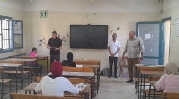 وكيل وزارة التعليم بأسوان يتابع انطلاق امتحانات الدور الثانى للإعدادية