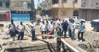 نائب محافظ الجيزة يتابع أعمال إصلاح هبوط الصرف الصحى بطريق جسر المنوات