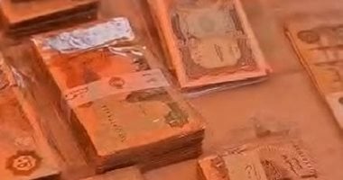 من داخل سوق ديانا.. العملات النادرة تجذب الهواة بأسعار تصل لـ 750 جنيها