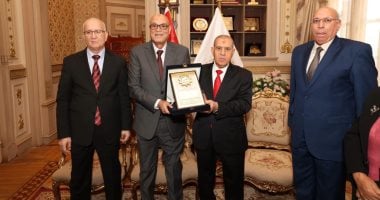 رئيس هيئة قضايا الدولة يهنئ رئيس محكمة النقض ويؤكد دعم التعاون القضائي