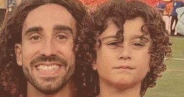 الحقيقة وراء شعر كوكوريا.. كيف ساعد ابنه المصاب بالتوحد على الشعور بالأمان؟