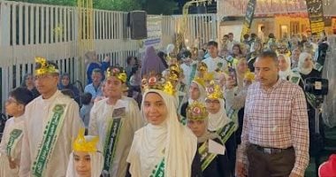 التيجان على رؤوسهم.. زفة بشوارع الدقهلية احتفالا بحفظ أبنائهم للقرآن الكريم