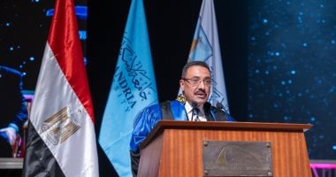 رئيس جامعة الإسكندرية يشهد حفل تخريج دفعة جديدة من الدراسات العليا المهنية