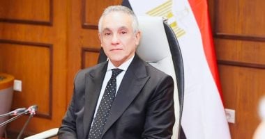 وزير العدل يستمع إلى مطالب العاملين بالشهر العقاري ويوجه بإزالة معوقات العمل