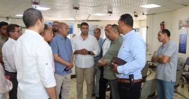 محافظ السويس يفاجئ حي عتاقة ويوجه برفع كفاءة الأداء وتحسين الخدمات للمواطنين