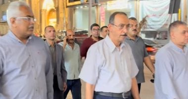 محافظ سوهاج يوجه بتكثيف حملات النظافة ورفع الإشغالات بشوارع وميادين المحافظة