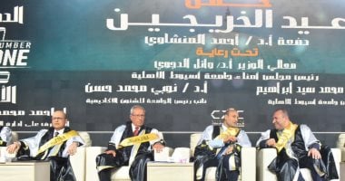 محافظ أسيوط يشارك فى تخريج أولى دفعات جامعة أسيوط الأهلية