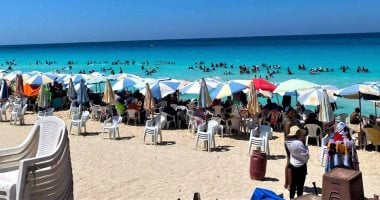 مطروح مدينة السعادة الصيفية.. طقس معتدل وشواطئ خلابة جعلتها ملجأ الملايين من حر الصيف.. مصيف المتعة والذكريات وتحسين المزاج وتجديد النشاط.. ذروة موسم السياحة الصيفية بدأت مع نهاية امتحانات الثانوية العامة 2026