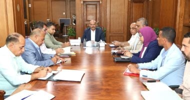 محافظ السويس يوجه برفع كفاءة النظافة وتطوير الميادين وتسريع ملفات التصالح